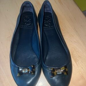 Tory burch navy flats size 5.5 signature logo inside. Bow with signature T’s